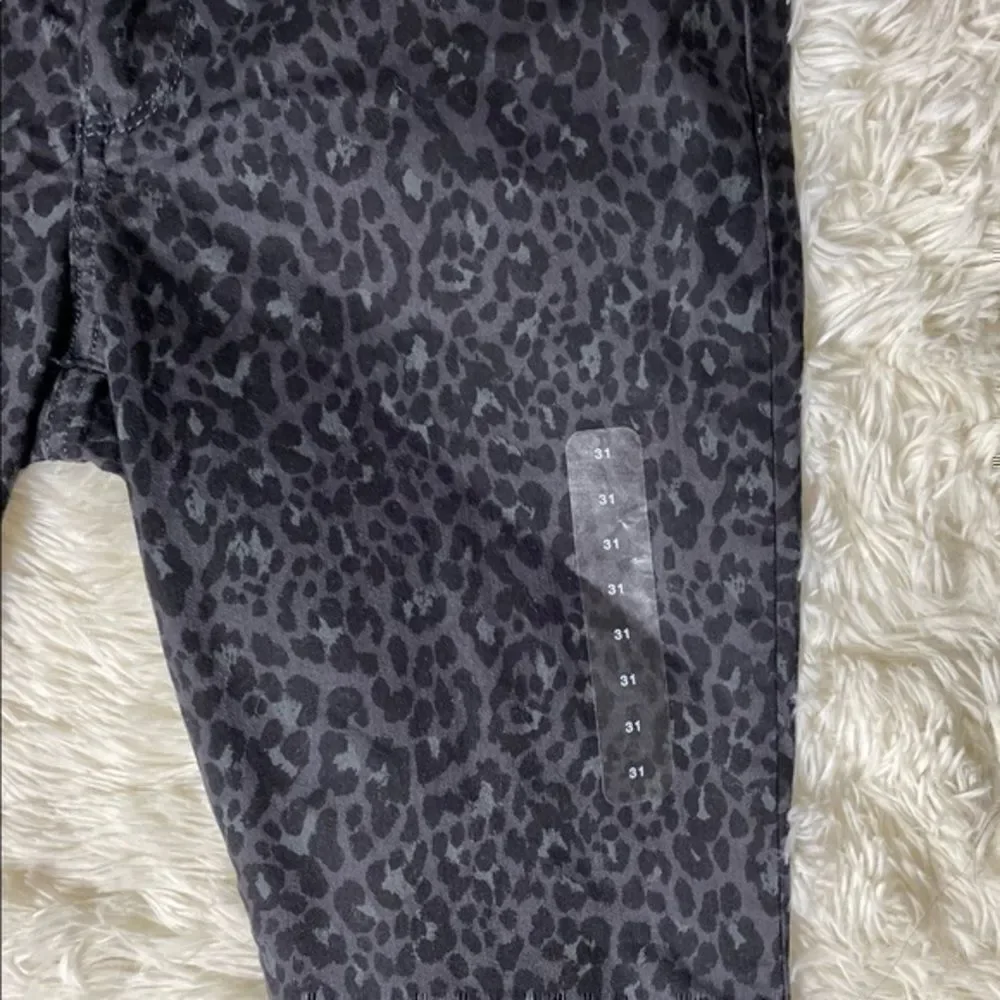 BNWT GAP Black & Gray Leopard Print High Stretch Easy Jegging size 31